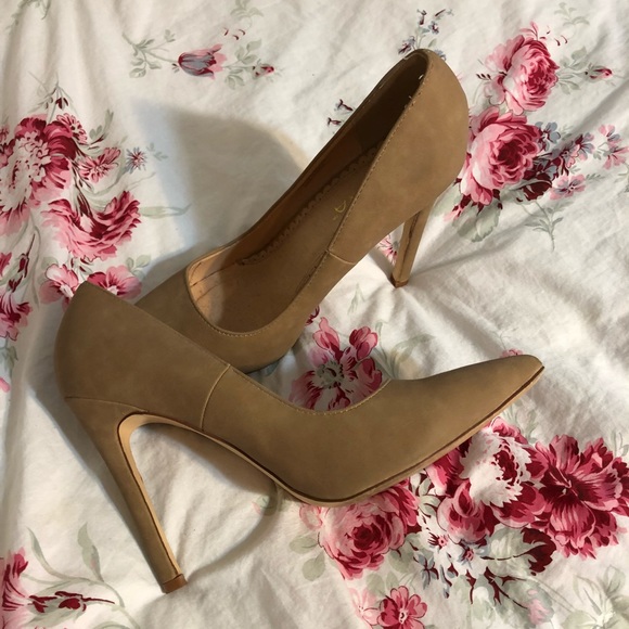 Tan Pointed Toe Pumps - Picture 2 of 4